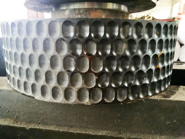 壓球機(jī)輥?zhàn)? /></div>
<div><span style=